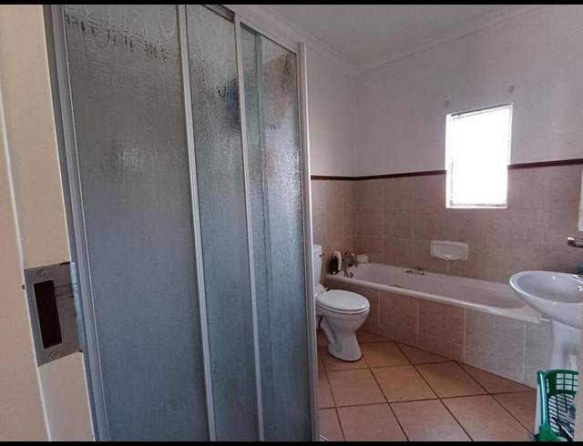 2 BEDROOM APARTMENT FOR SALE IN STONERIDGE